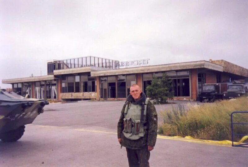 Захват приштина. Приштина аэропорт Слатина 1999. Аэропорт "Слатина", 1999. Миротворцы. Аэропорт Слатина 1999 Евкуров. Аэропорт Слатина 1999 1999 год.