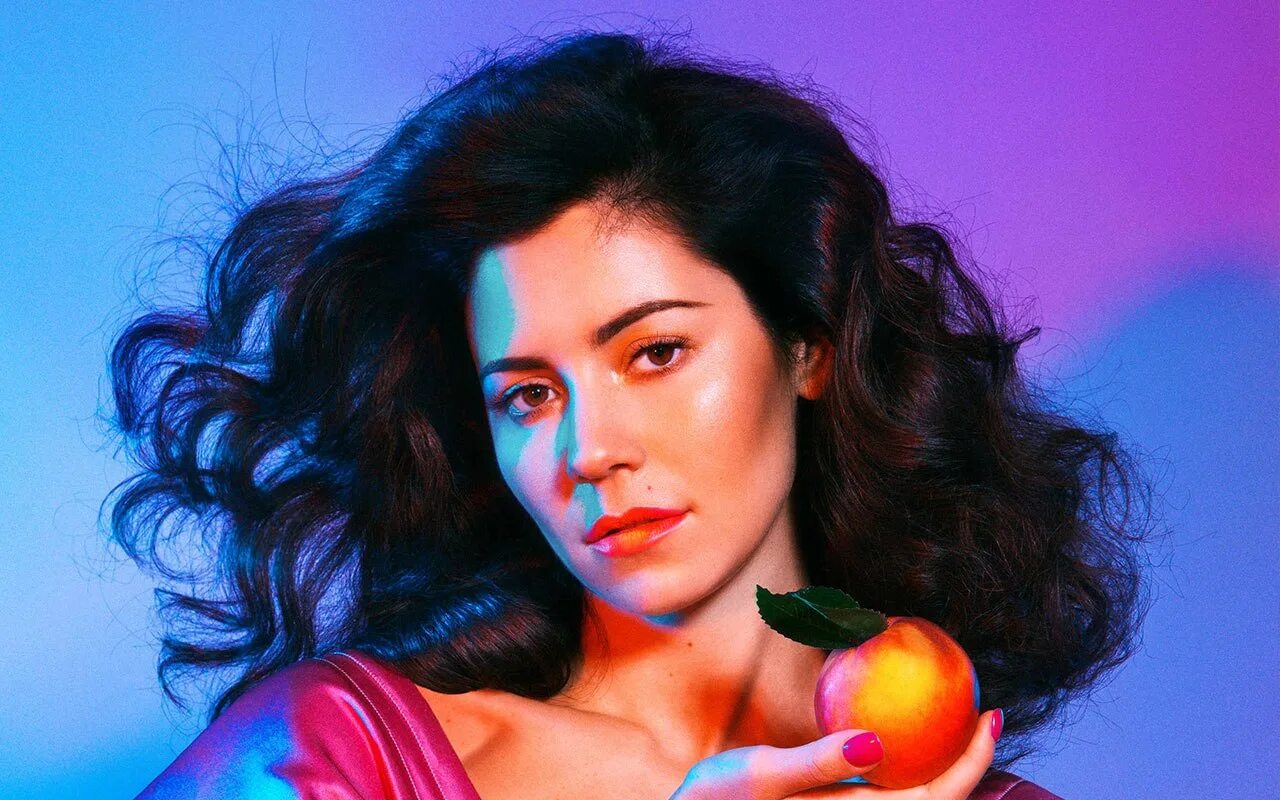 Певица марине слушать. Marina in the diamonds. Marina diamandis 2020. Певица марине слушать. Marina певица.