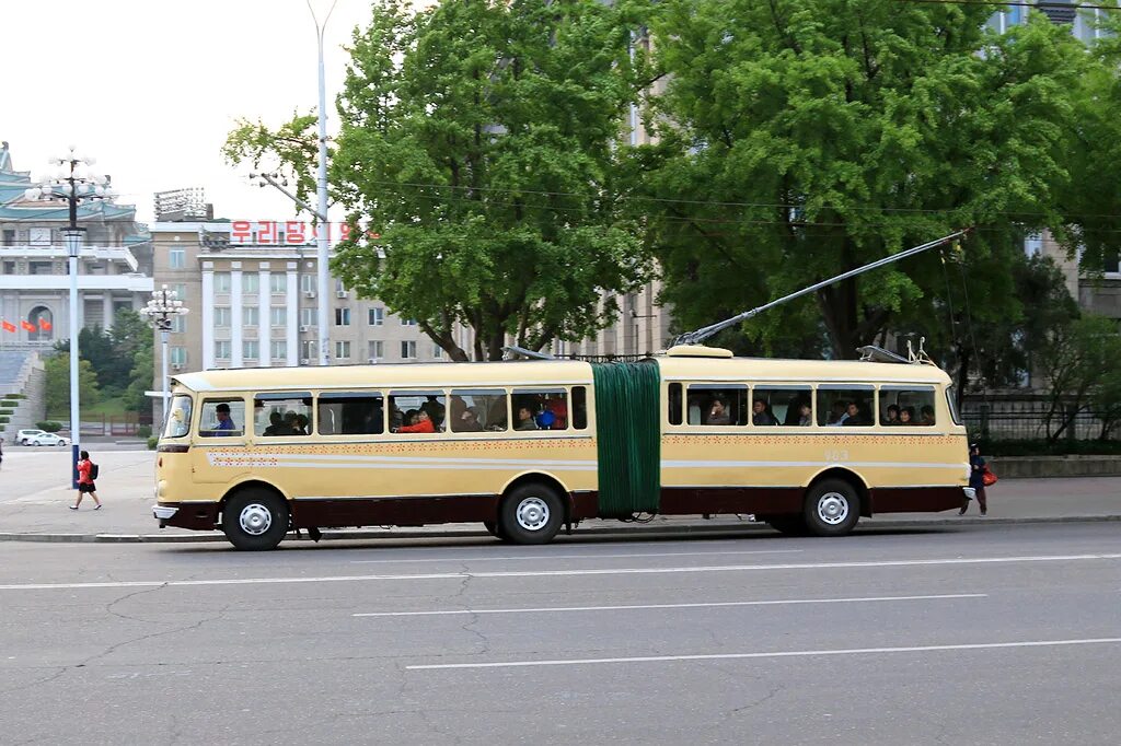 Chollima on the wing. Chollima 9.25. Chollima 951. Чхоллима троллейбус. Пхеньянский троллейбусный завод.