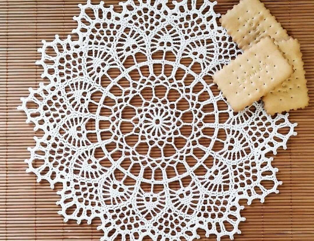 Кружевные салфетки крючком. МК салфетка Doily. Вязаные салфетки крючком. Круглая вязаная салфетка. Ажурные вязаные салфетки.