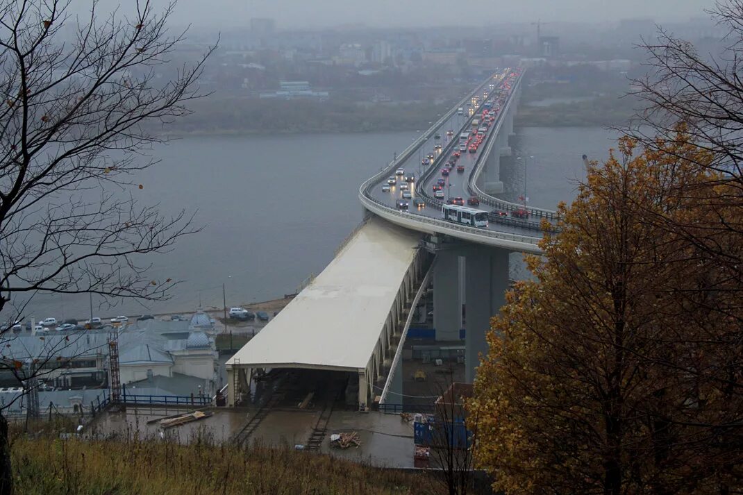 Под метромостом