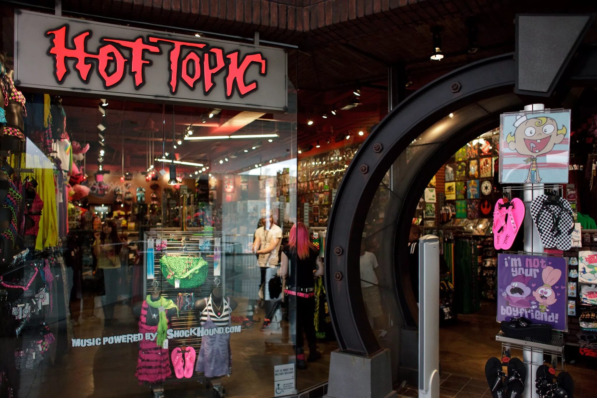 Is that shop new. Hot topic магазин. Хот топик. Магазин хот топик. Хат тапик.