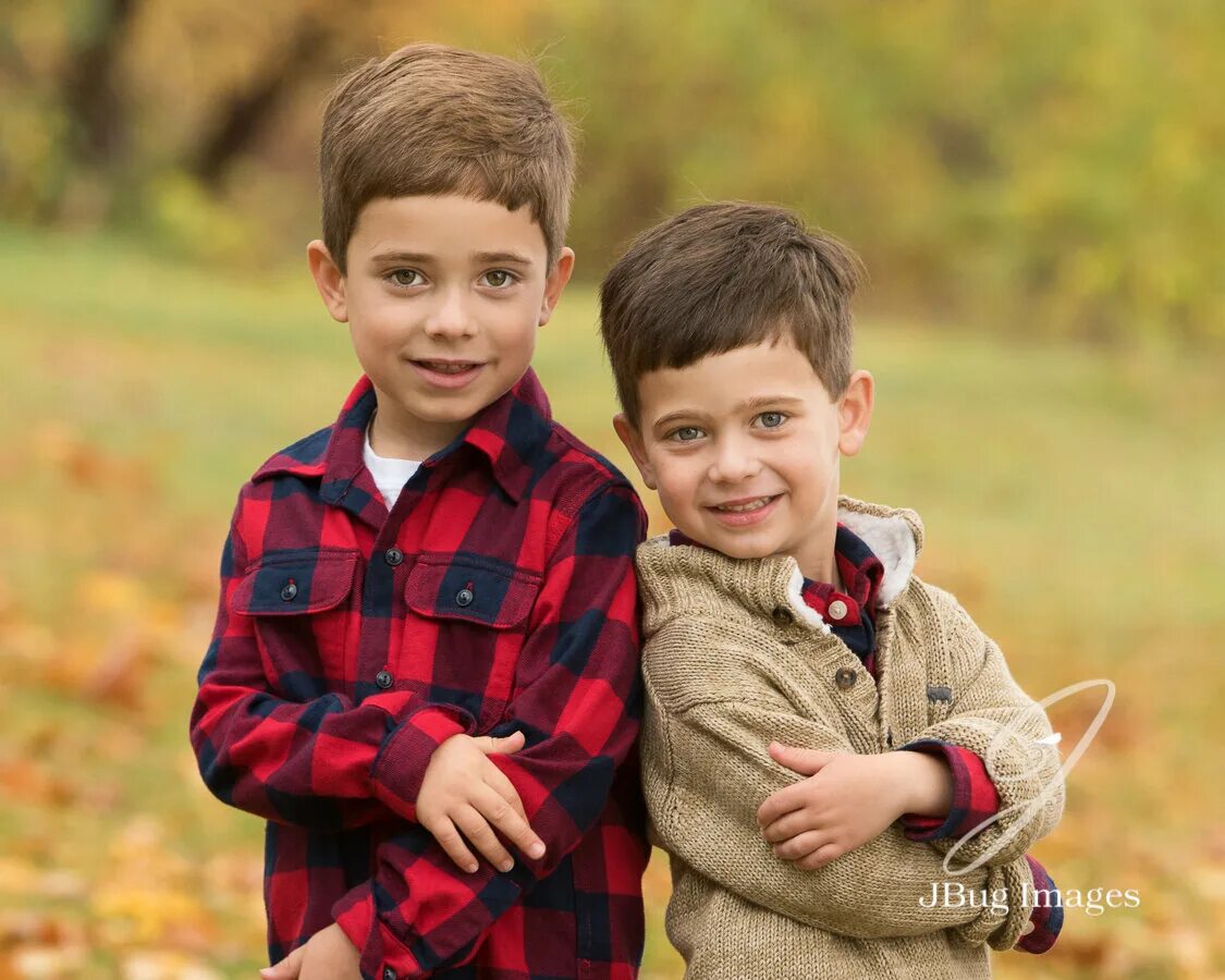 Brother grandfather. Brother для детей. 3 Сына. Три сына фото. Американский блогер три сына старший средний младший.