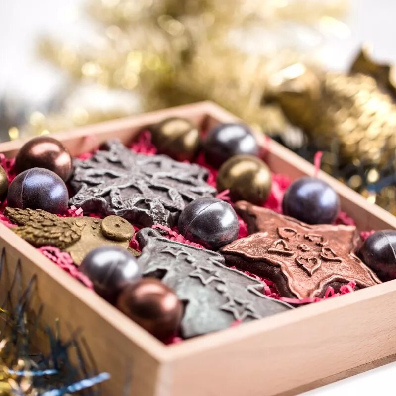Новогодний набор шоколада. Новогодние шоколадные наборы. Набор шоколадных конфет новогодний. Шоколадные подарки на НГ.