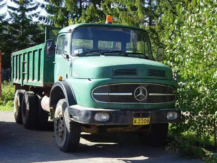 Mercedes benz l 1113. Мерседес lk. Старый грузовик мерседес. Mercedes-benz trucks 1960. Мерседес бенц 2435.