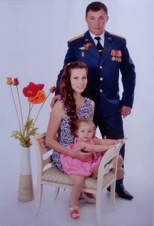 Семья офицеров. Семья офицера. Семья военнослужащего. Офицерская семья. Фотосессия с офицером семейная.