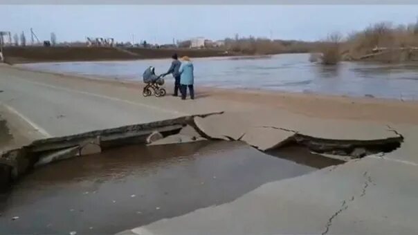 Паводок в бузулуке оренбургской области 2024. Мост в Бузулуке через Самарку. Река Самарка Бузулук. Бузулук мост через реку Самара. Бузулукский мост через Самару.