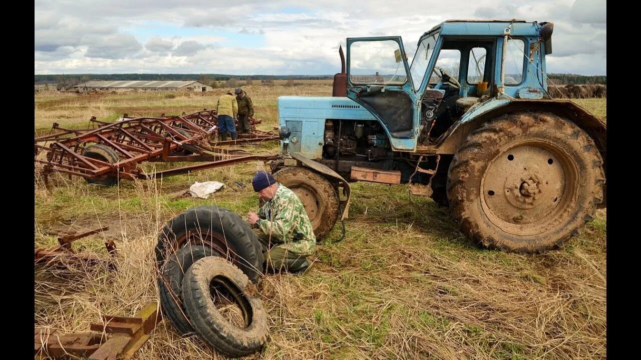 Село тракторное. МТЗ 80 колхоз. Трактор МТЗ 80 В поле. МТЗ 80 колхоз посевная. МТЗ 80 трактор Колхозный.