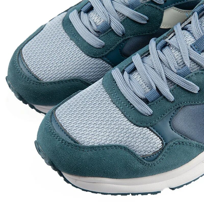 Диадора голубые кроссовки женские. Кроссовки Diadora голубые. Diadora Whizz Run Sneakers Blue. Кроссовки голубого цвета 2023.