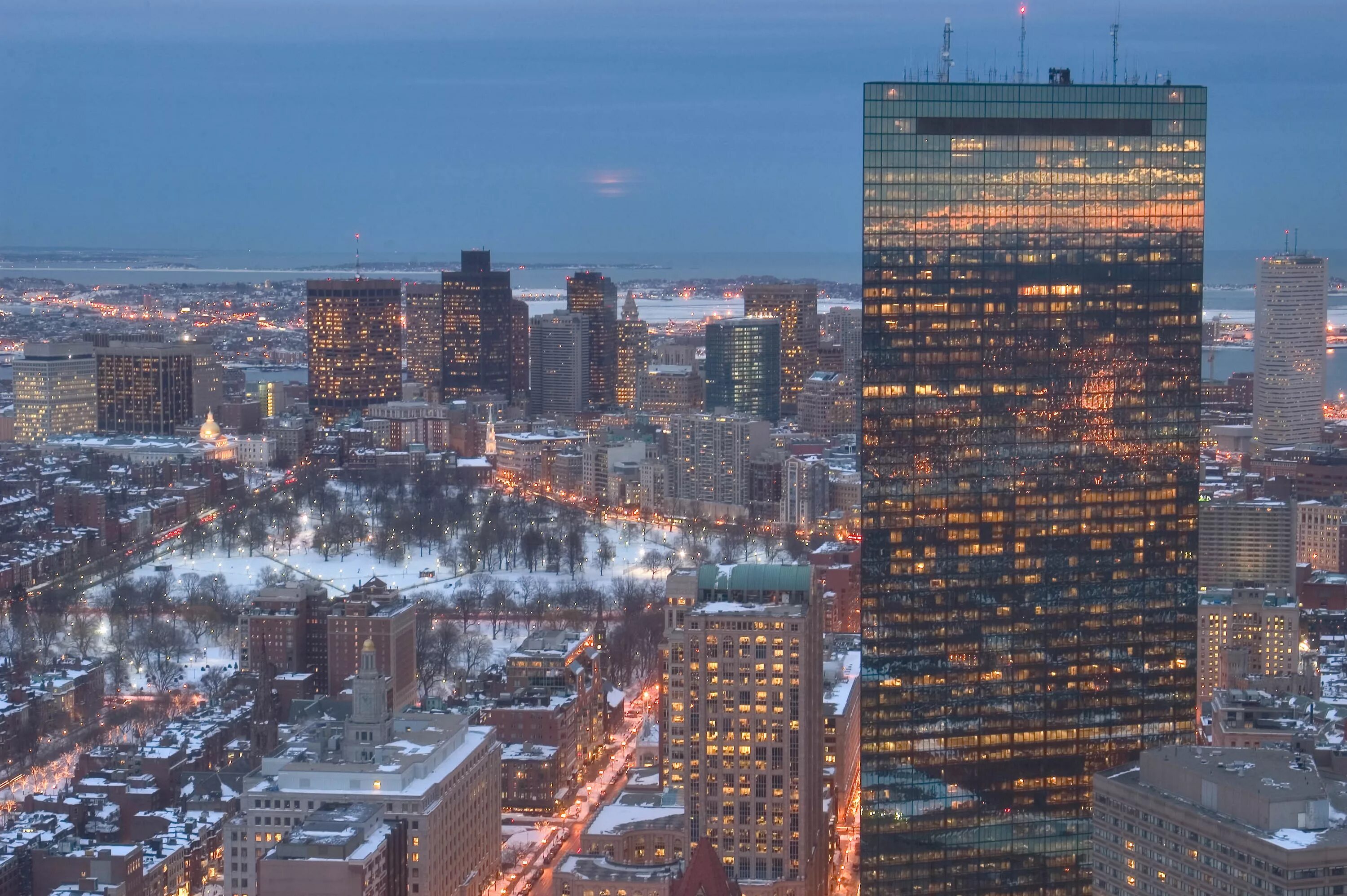 Хантер макгрэди бикини. Красивые толстые девушки. Пухлый город. Чабби систер. Задний фон город.