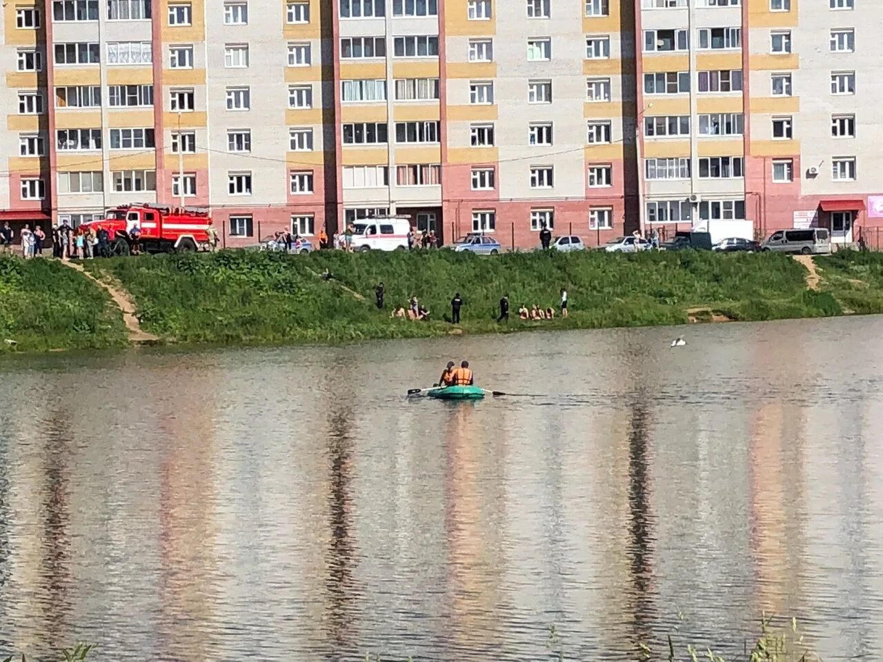 Подслушано в ярославле заволга. Заволжский район ярославль. заволга ярославль. у пруда ярославль заволга. пруд в ярославле заволжский район.