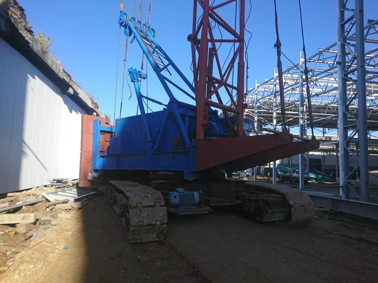 Кран мкг 25 бр маневровый гусек. Гусек маневровый мкг-25бр. Кран мкг 25 бр маневровый гусек. Кран 25т с гуськом. Автокран 25т 28м.