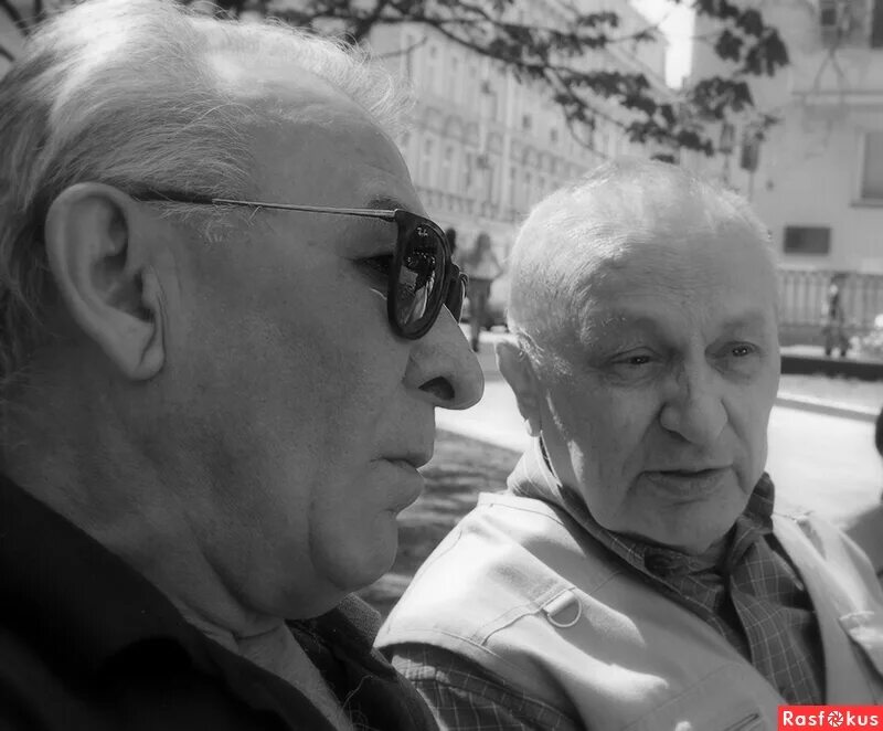 мастер и маргарита воланд на патриарших прудах. мастер и маргарита разговор на патриарших прудах. воланд фильм 2021. мастер и маргарита 2005 маргарита. разговор на патриарших.