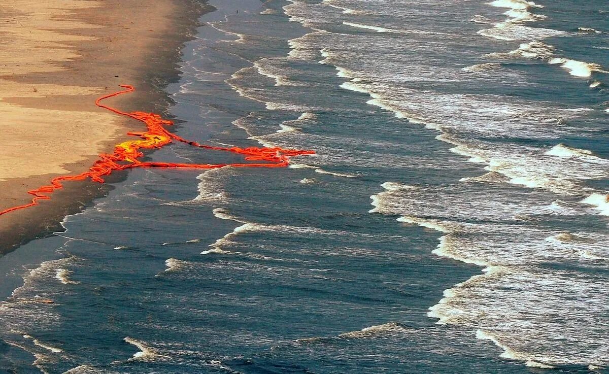 Deepwater horizon в мексиканском заливе. Разлив нефти в мексиканском заливе 2010 разлив нефти. Взрыв на нефтяной платформе deepwater horizon (20 апреля 2010). Взрыв нефтяной платформы deepwater horizon в мексиканском заливе. В мексиканском заливе нефтяная.