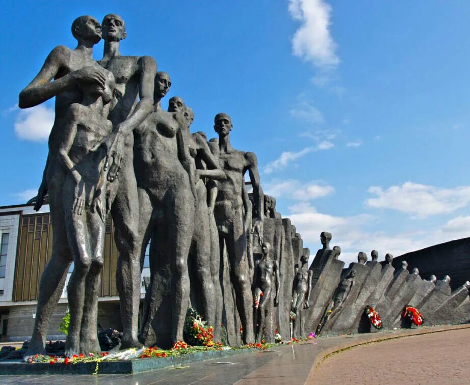 Памятник геноциду советского народа. Памятник трагедия народов на Поклонной горе. Памятники жертвам Холокоста памятники жертвам. Каунас Литва памятник жертвам Холокоста. Памятник жертвам Холокоста в Москве.