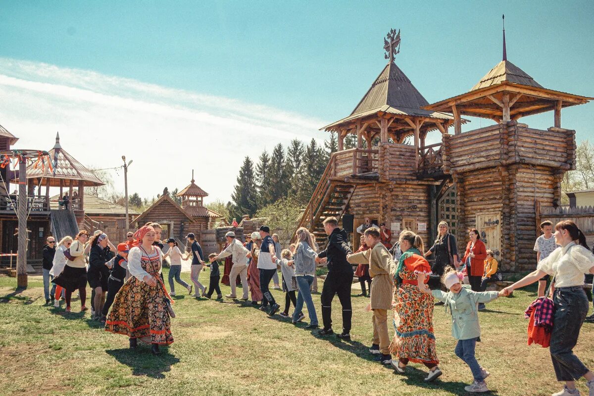Красная горка ярославская область. Музей заповедник старина сибирская большеречье. старина сибирская большеречье. слетье большеречье фестиваль. старина сибирская, большеречье омская область.