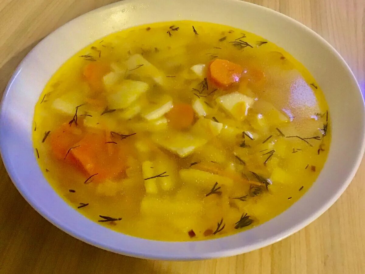 Суп без мяса рецепты быстро и вкусно. Картофельный суп. суп картофельный с макаронами. суп картофельный с макаронными. суп с макаронными изделиями и картофелем.