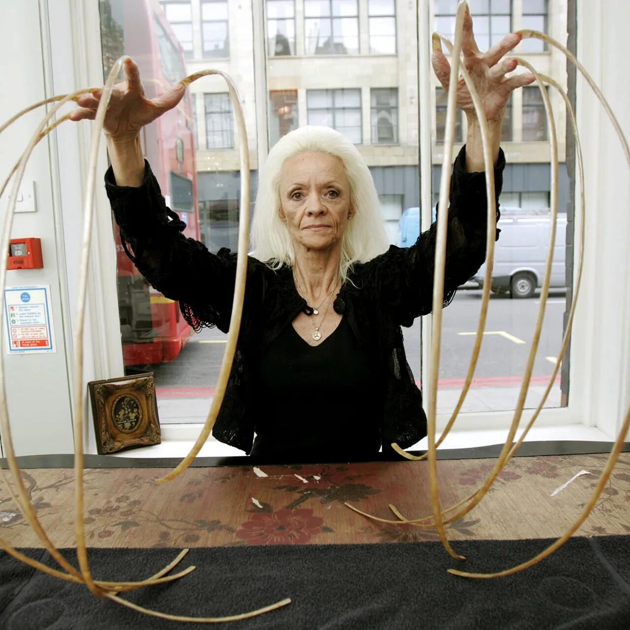 Самые ногти в мире. Самые ногти в мире. Аянна уильям 2020. Самые длинные ногти. Аянна уильямс состригла ногти.