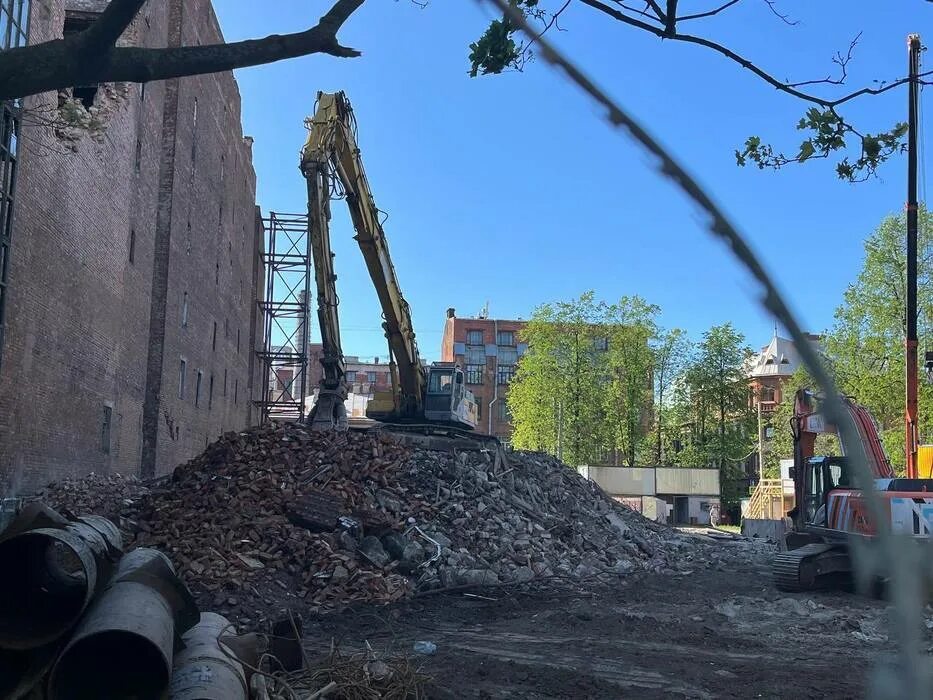 Снос 18. Снос военных городков. Снос 18. Снос дома. Снос пятиэтажек в москве.