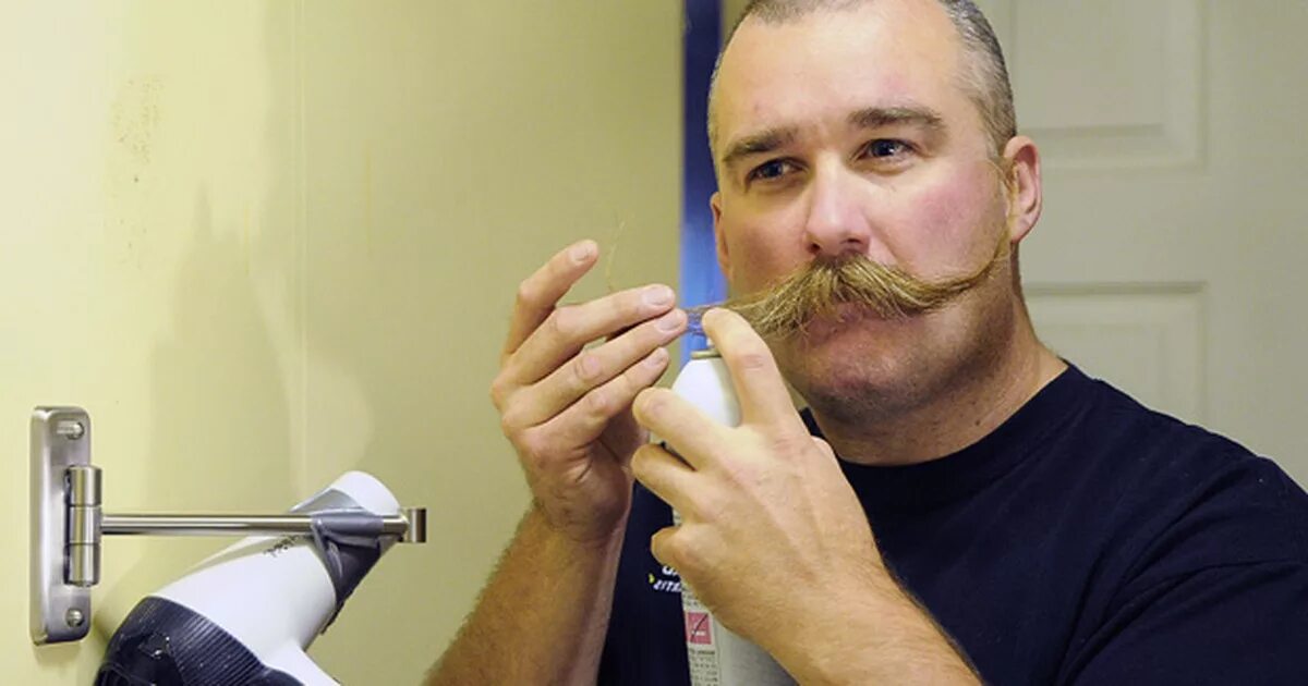 огромные усы. усы бернсайд. смешные бакенбарды. отрастить усы. усы.