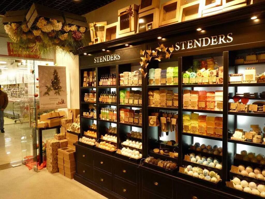 натуральная косметика спб. прилавок органической косметики. витрина с мылом. магазин мыла ручной работы. витрина с мылом.