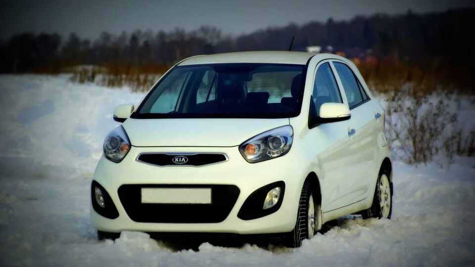 Субару вологда. Киа Пиканто белая. Киа Пиканто старый кузов. Kia Picanto White. Kia Picanto автоодеяло.