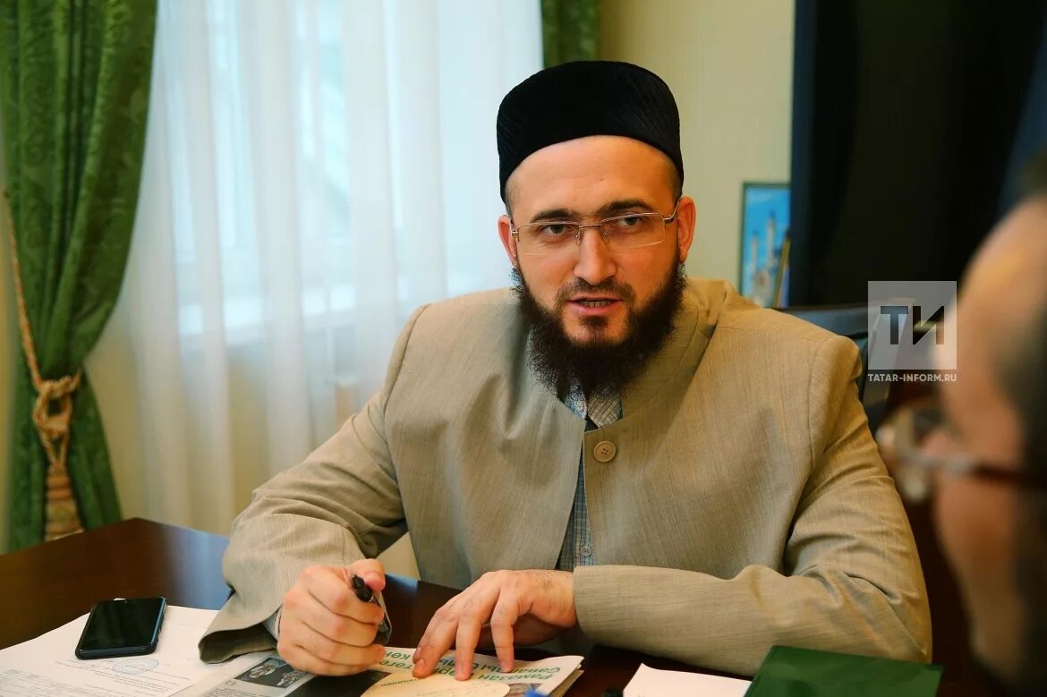 Рустам хайруллин имам мечети гаиля. Хазрат казань. Рамазан хазрат. Радик духовное управление мусульман республики татарстан. Камиль самигуллин муфтий казань республика татарстан.