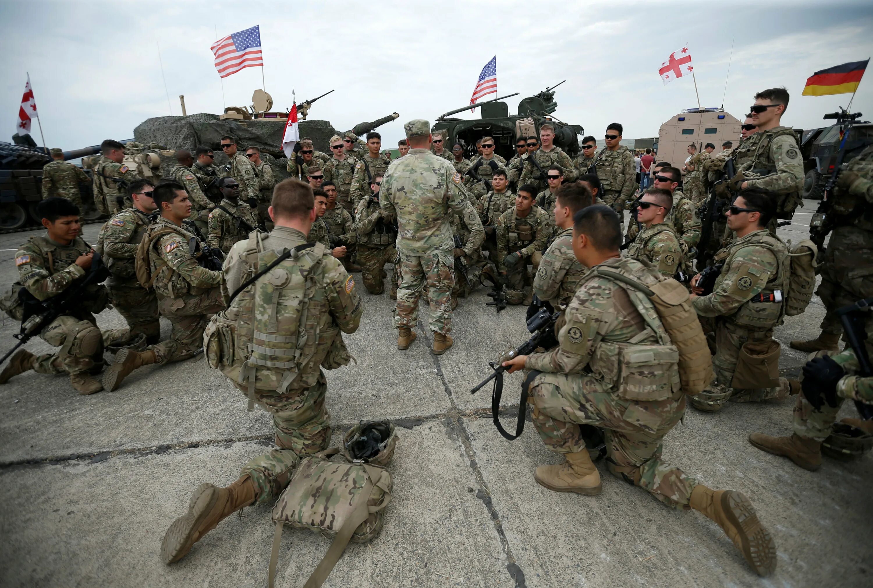 Нато собирает. Учения НАТО В Грузии. Армия США учения. Армия НАТО. Войска НАТО.