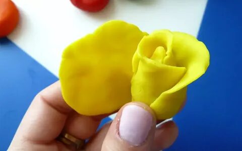 Пластилин желтого цвета