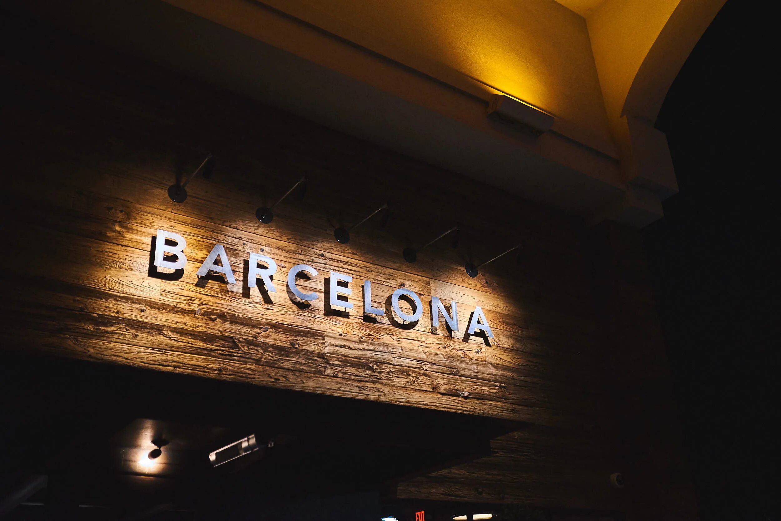 Название ресторана. Часы работы бара. Название бара. Таблички для паба. Необычные названия баров.