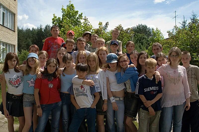 пионерский лагерь волна анапа. таблички отрядов. лагерь заря асбест комнаты 2022. вторая смена. картинка 2 смена.