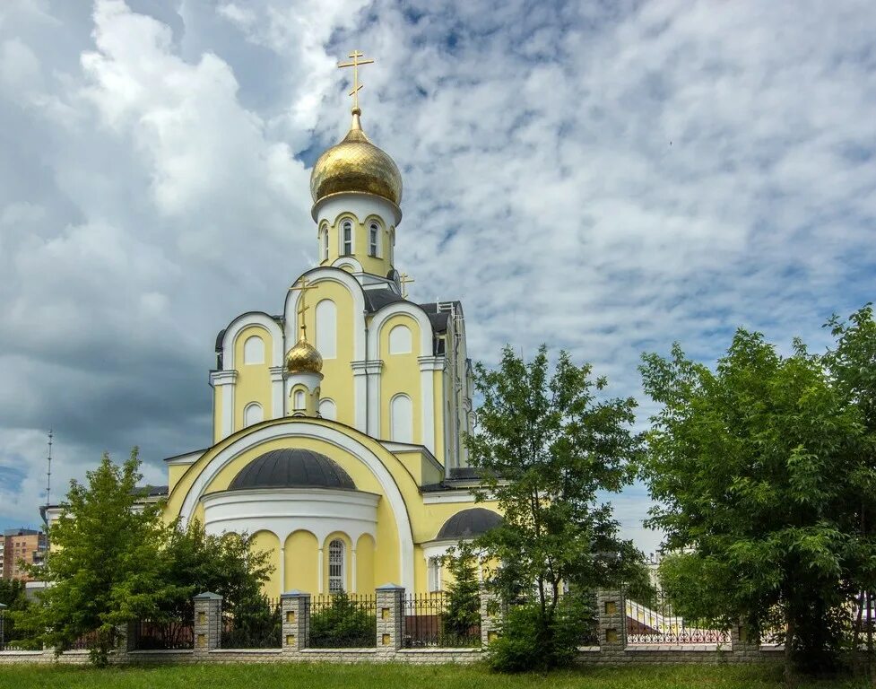 Г обнинский. Храм Рождества Христова Обнинск. Город Обнинск Калужской области. Храм Луки Обнинск.