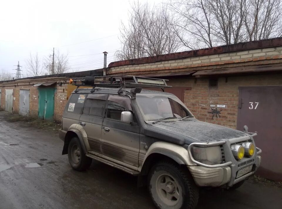Паджеро 2 экспедиционник. Рейлинги на крышу паджеро 2 коротыш. Паджеро 2 экспедиционник. Экспедиционный багажник митсубиси паджеро 2. Экспедиционный багажник на митсубиси паджеро спорт 2.