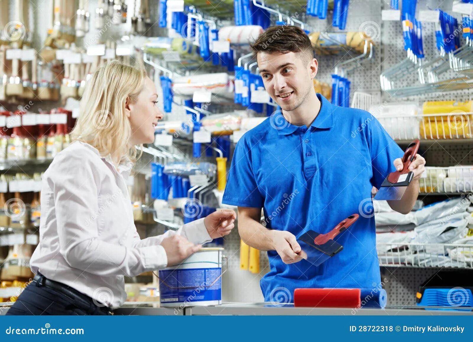 Смешная продавщица. Продавец картинка. Недовольный покупатель. Продавец. Покупатель в магазине.