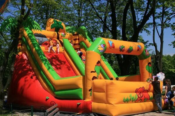 Castle trampoline. Надувной батут happy hop 9271. Батут на озоне. Батуты в парках. Батуты для детей уфа.