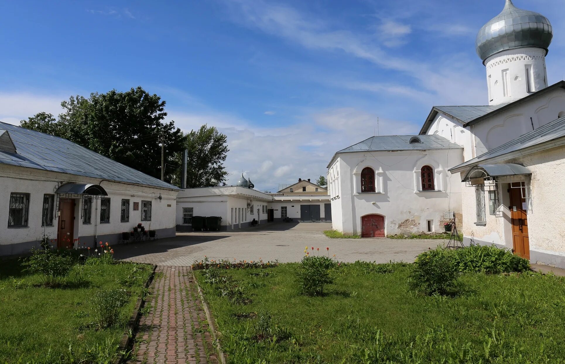 ДНТ Великий Новгород. Дом народного творчества Великий Новгород. Дом культуры Великий Новгород. Улица Бредова-звериная Великий Новгород.