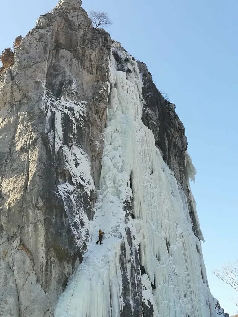 скала пржевальского. горы пржевальского приморский край. скала пржевальского. пещеры пржевальского приморский край. скала пржевальского приморский.