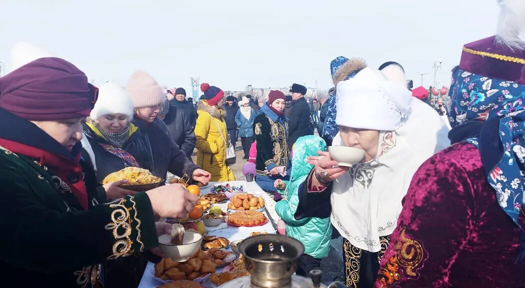 Наурыз в казахстане какого числа 2024 году. Праздник Наурыз в Казахстане. Наурыз в Казахстане поесть блинов.