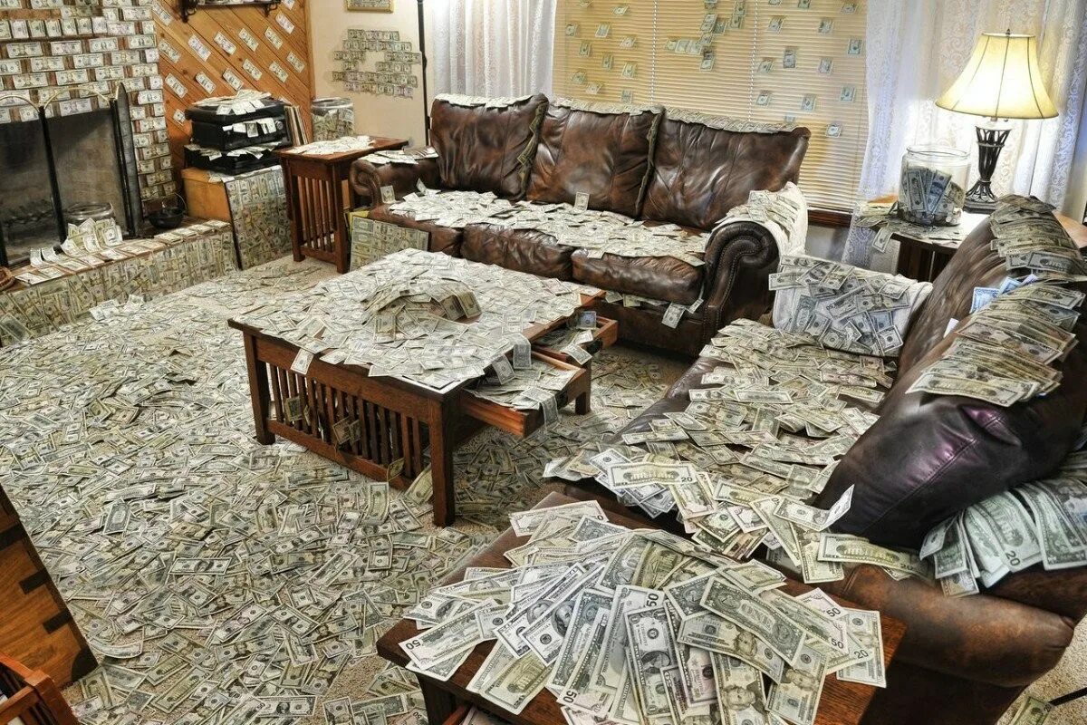Дизайн домов много денег. Комната с деньгами. Комната заваленная деньгами. Вся комната в деньгах. Куча денег в комнате.