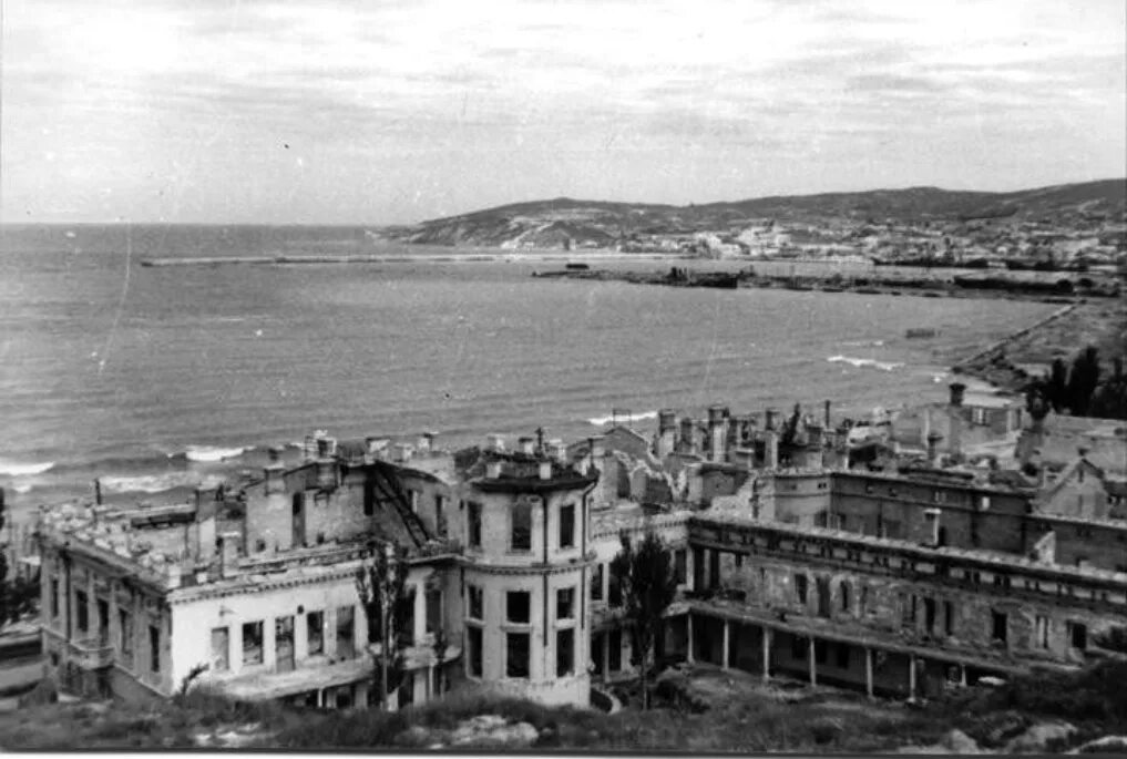 Название крыма после полной оккупации. Феодосия в 1941 году. феодосия 1944. феодосия в годы оккупации. феодосия вов.