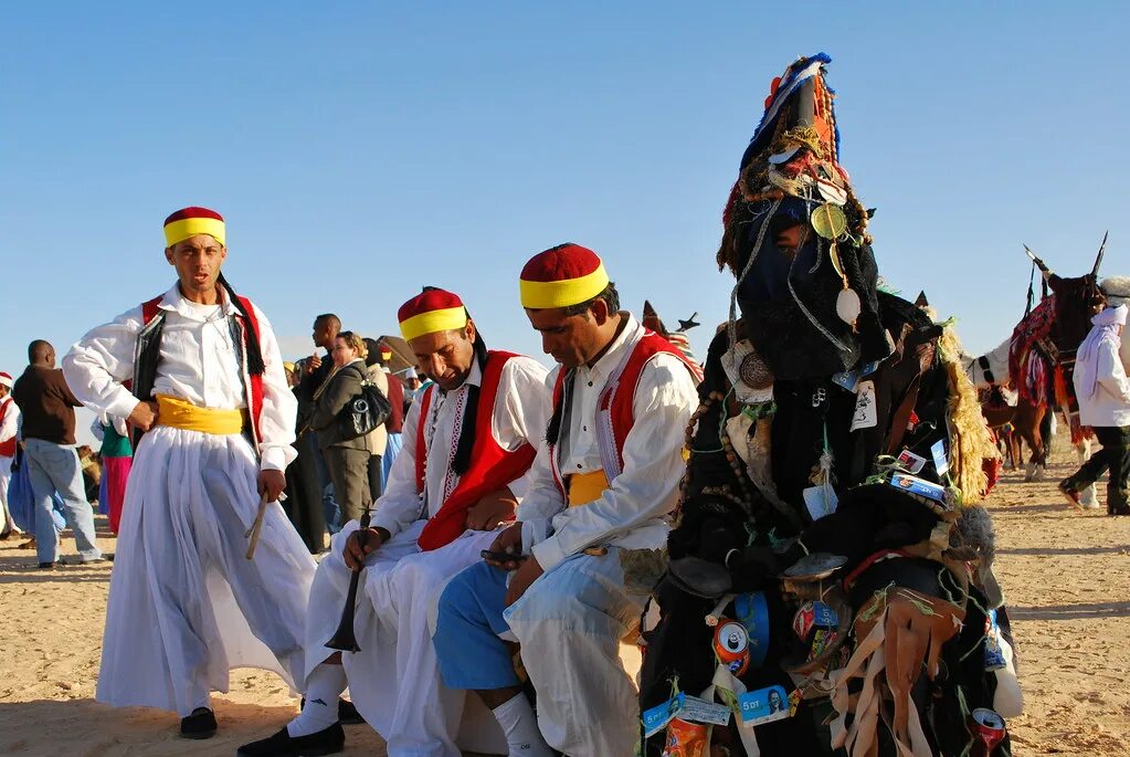 Население туниса. Население туниса. Тунис культура и традиции. Одежда берберов марокко. Северная африка тунис.