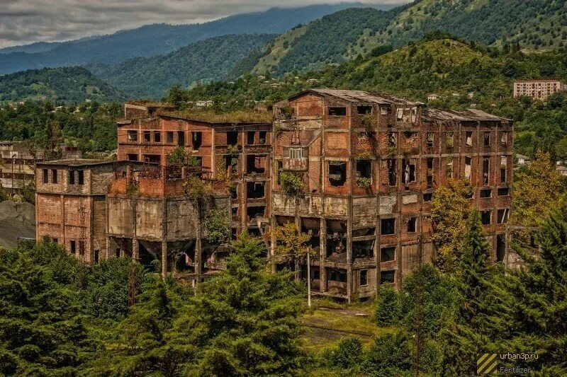 Ткварчели город призрак абхазия. Город ткуарчал абхазия. Акармара город-призрак в абхазии. Город ткварчели абхазия. Ткуарчал ткварчели.