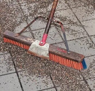 Щетка для плитки