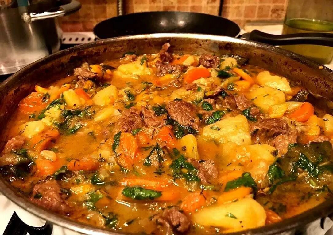 Картофель со свининой кастрюле