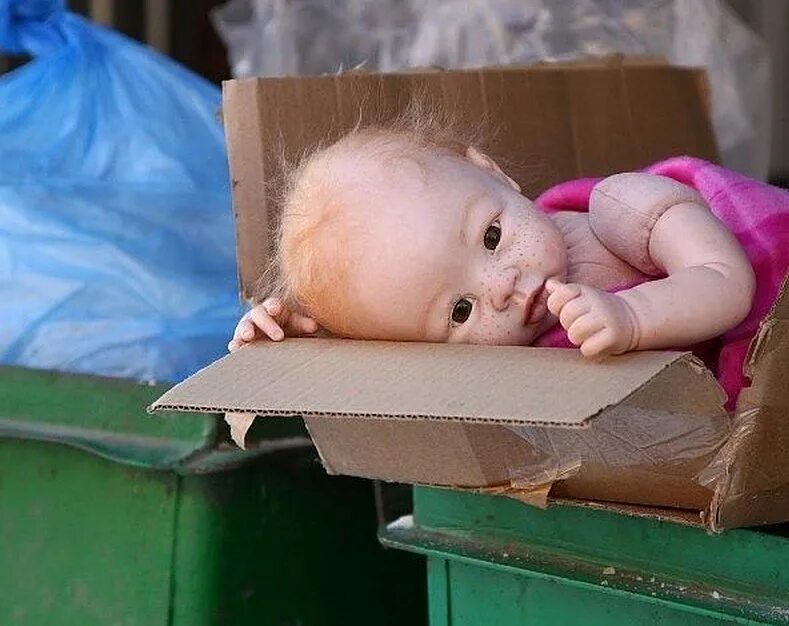 младенец в мусорке