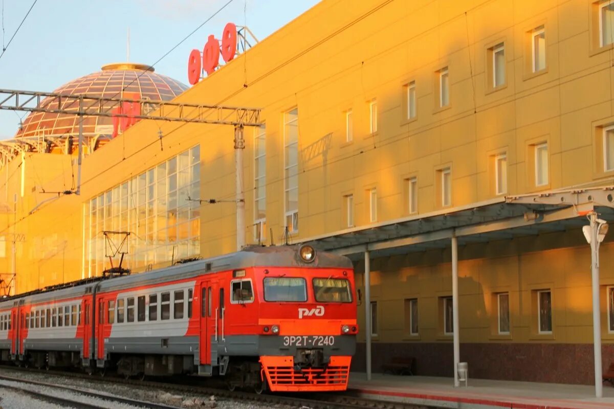 Уфа Белорецк электричка. Поезд из Белорецка в Инзер. Пригородный поезд. Уфа Белорецк поезд фото.