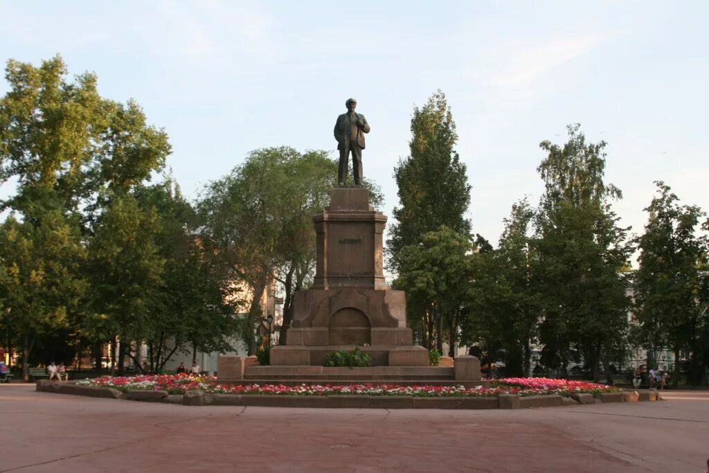 Площадь революции самара как доехать. Памятник ленину самара. ленин площадь революции самара. площадь революции самара памятник. памятник ленину на площади революции в самаре.