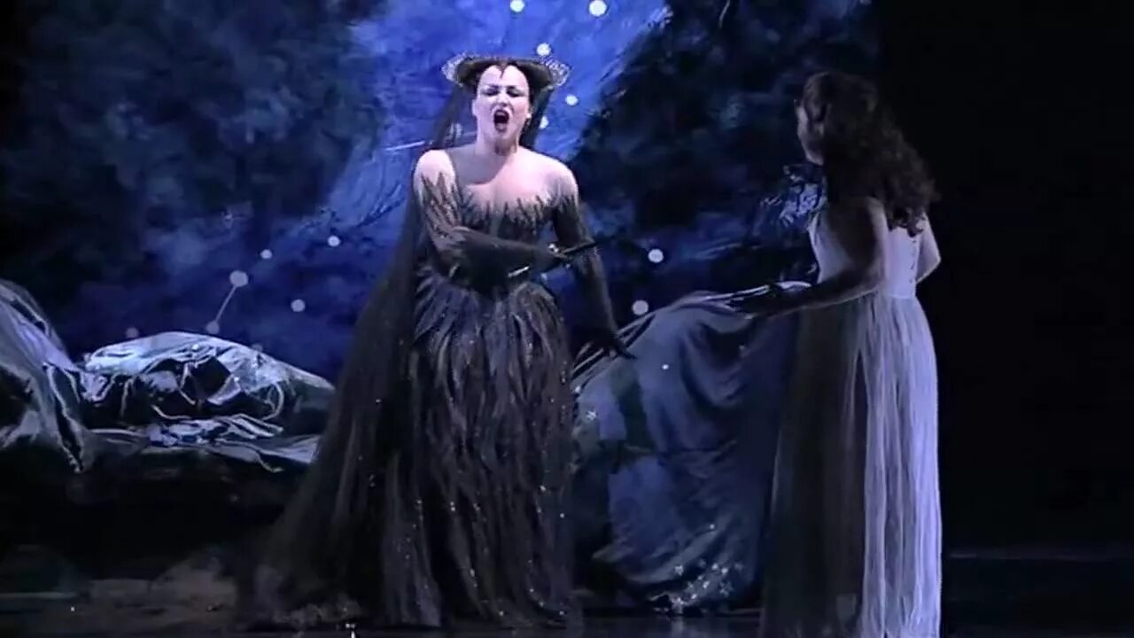 Я королева ночи кто поет. Царица ночи Волшебная флейта. Царица ночи опера Волшебная флейта.