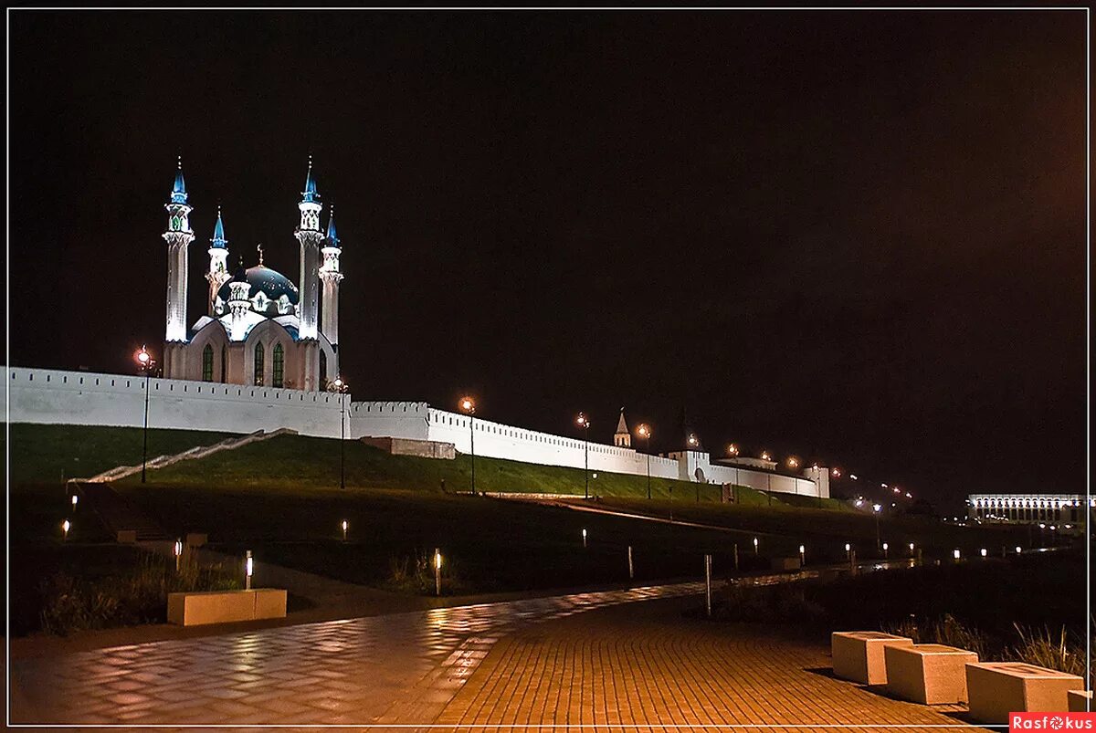 Казань вечером. Казань вечерняя Казань. Казань Кремль вечером. Ночная Казань летом. Казанский Кремль вечером.