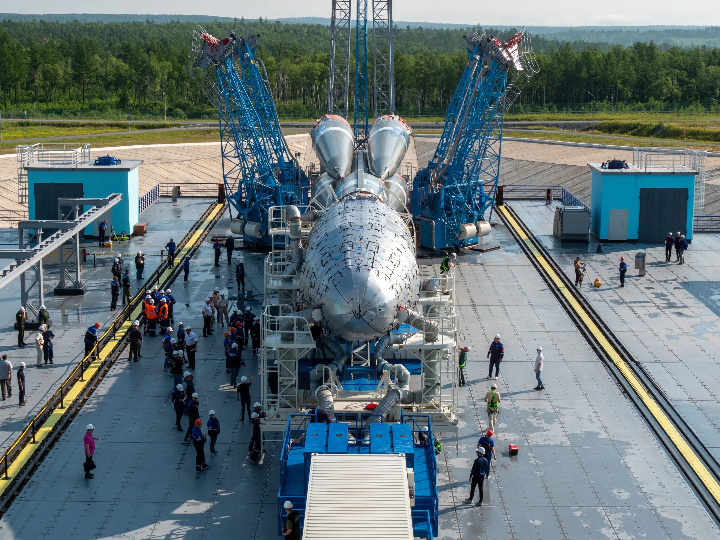 РН Союз-2.1б. Космодром Восточный Амурская область. Стартовый стол РН Союз. Роскосмос космодром Восточный.